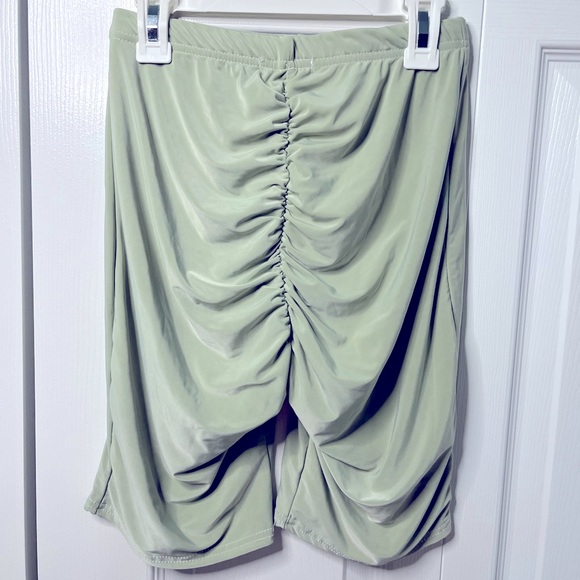 PRETTY LITTLE THING sage green ruched biker shorts - Picture 4 of 6